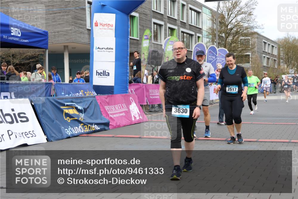 12.04.2026 - 45. Internationalen Wilhelmsburger Insellauf Strokosch-Dieckow http://msf.ph/oto/9461333 12.04.2026 13:18:43 Ziel 2516, 2517, 4031, 3694, 2018, 2961 meine-sportfotos.de