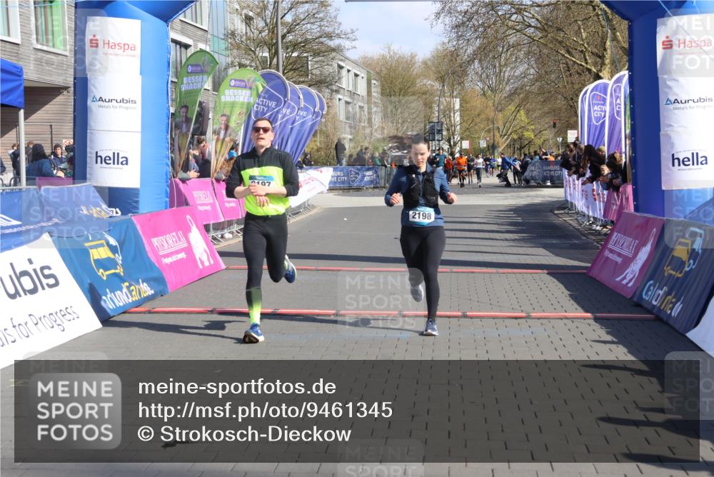12.04.2026 - 45. Internationalen Wilhelmsburger Insellauf Strokosch-Dieckow http://msf.ph/oto/9461345 12.04.2026 10:51:09 Ziel 2198, 2197 meine-sportfotos.de