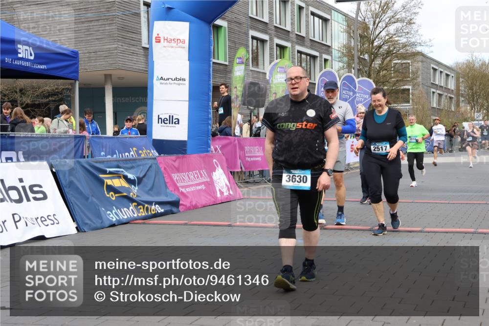 12.04.2026 - 45. Internationalen Wilhelmsburger Insellauf Strokosch-Dieckow http://msf.ph/oto/9461346 12.04.2026 13:18:43 Ziel 2516, 2517, 4031, 3694, 2018, 2961 meine-sportfotos.de