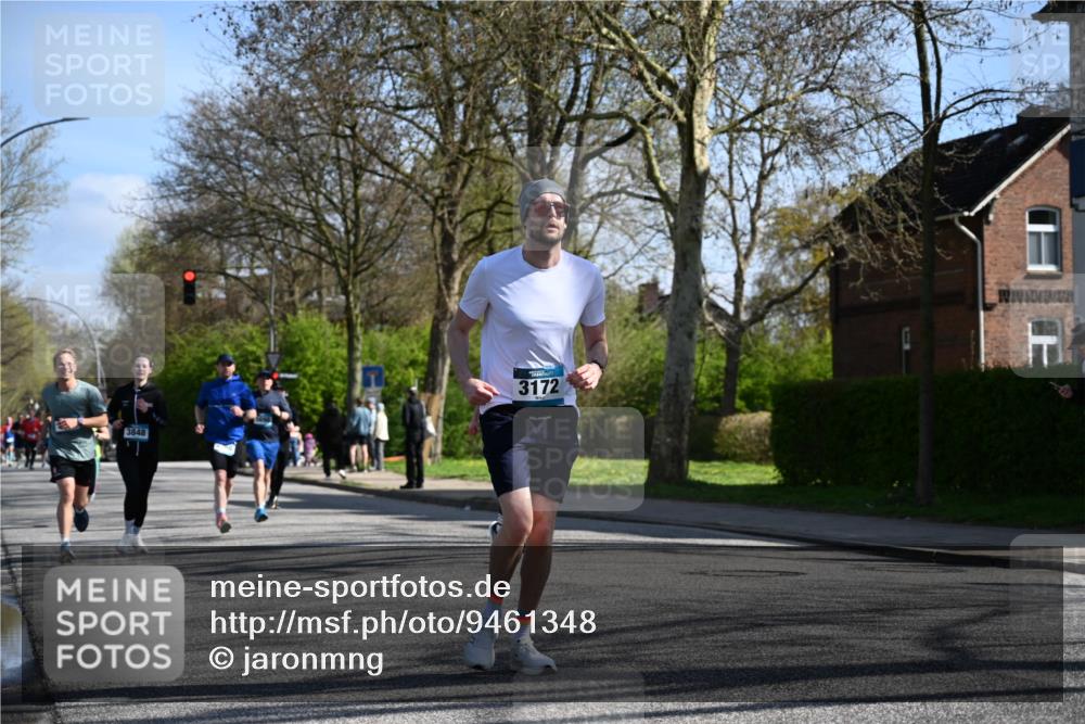 12.04.2026 - 45. Internationalen Wilhelmsburger Insellauf J. Mangold http://msf.ph/oto/9461348 12.04.2026 10:45:53 Ziel 2216, 3430, 5594, 4481, 4682, 5664, 3172, 2691, 3256, 3848, 3849, 5690, 4182, 2460, 2706, 4357, 3952, 4755, 3480, 5050, 5598, 3635, 4762, 5466, 2596, 3008, 4631, 2841 meine-sportfotos.de
