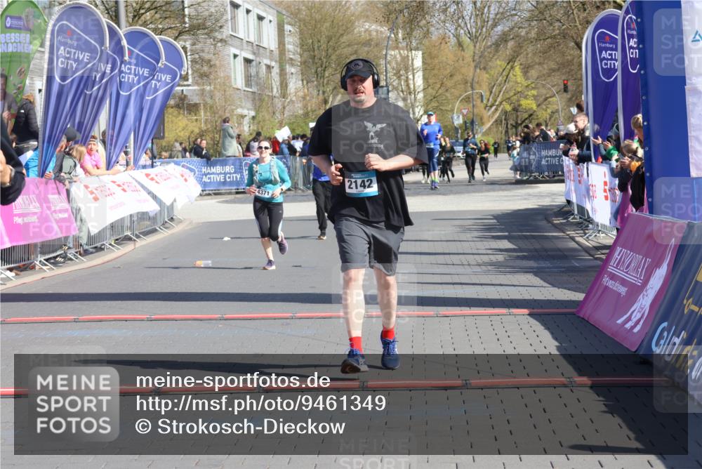 12.04.2026 - 45. Internationalen Wilhelmsburger Insellauf Strokosch-Dieckow http://msf.ph/oto/9461349 12.04.2026 11:09:14 Ziel 0000, 2142, 4371 meine-sportfotos.de