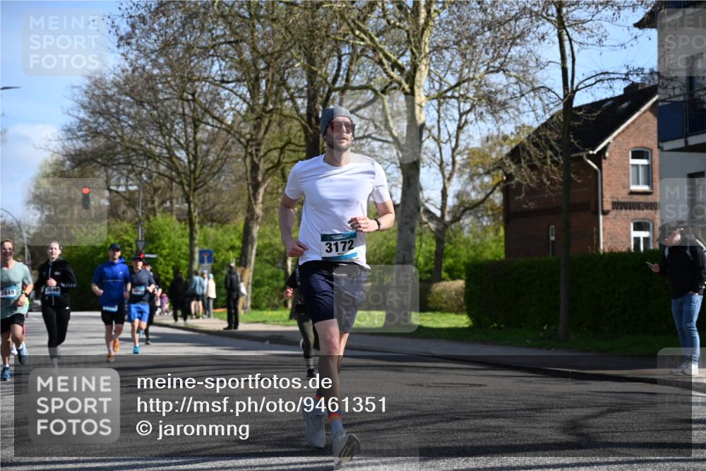 12.04.2026 - 45. Internationalen Wilhelmsburger Insellauf J. Mangold http://msf.ph/oto/9461351 12.04.2026 10:45:53 Ziel 2216, 3430, 5594, 4481, 4682, 5664, 3172, 2691, 3256, 3848, 3849, 5690, 4182, 2460, 2706, 4357, 3952, 4755, 3480, 5050, 5598, 3635, 4762, 5466, 2596, 3008, 4631, 2841 meine-sportfotos.de