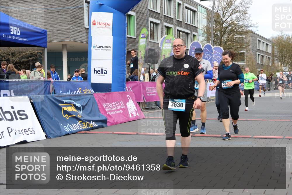 12.04.2026 - 45. Internationalen Wilhelmsburger Insellauf Strokosch-Dieckow http://msf.ph/oto/9461358 12.04.2026 13:18:43 Ziel 2516, 2517, 4031, 3694, 2018, 2961 meine-sportfotos.de