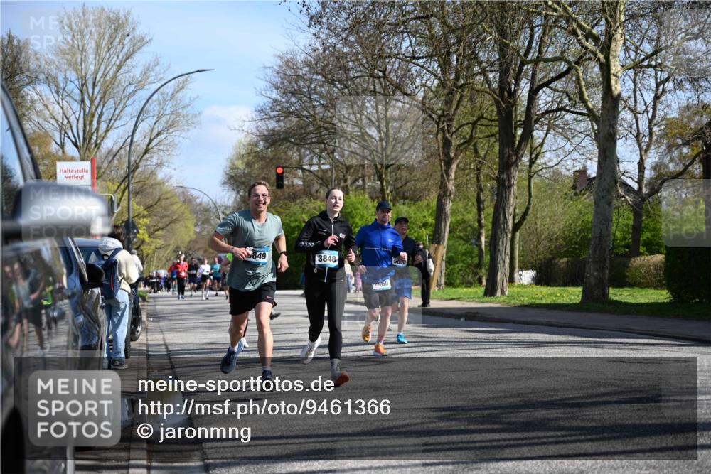 12.04.2026 - 45. Internationalen Wilhelmsburger Insellauf J. Mangold http://msf.ph/oto/9461366 12.04.2026 10:45:54 Ziel 5594, 4481, 4682, 5664, 3172, 2691, 3256, 3848, 3849, 5690, 4182, 2460, 2706, 4357, 3952, 4755, 3480, 5050, 5598, 3635, 4762, 5466, 2596, 3008, 4631, 2841, 5726 meine-sportfotos.de