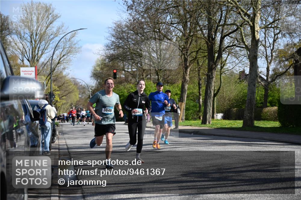 12.04.2026 - 45. Internationalen Wilhelmsburger Insellauf J. Mangold http://msf.ph/oto/9461367 12.04.2026 10:45:55 Ziel 5594, 4481, 4682, 5664, 3172, 2691, 3256, 3848, 3849, 5690, 4182, 2460, 2706, 4357, 3952, 4755, 3480, 5050, 5598, 3635, 4762, 5466, 2596, 3008, 4631, 2841, 5726 meine-sportfotos.de
