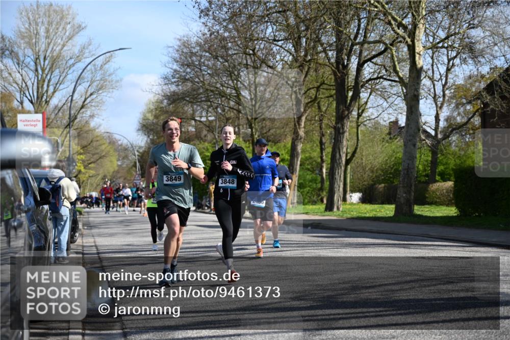 12.04.2026 - 45. Internationalen Wilhelmsburger Insellauf J. Mangold http://msf.ph/oto/9461373 12.04.2026 10:45:55 Ziel 5594, 4481, 4682, 5664, 3172, 2691, 3256, 3848, 3849, 5690, 4182, 2460, 2706, 4357, 3952, 4755, 3480, 5050, 5598, 3635, 4762, 5466, 2596, 3008, 4631, 2841, 5726 meine-sportfotos.de