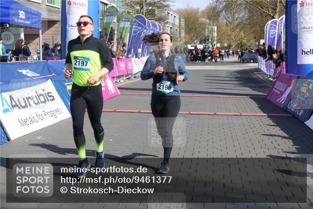 12.04.2026 - 45. Internationalen Wilhelmsburger Insellauf Strokosch-Dieckow http://msf.ph/oto/9461377 12.04.2026 10:51:11 Ziel 2198, 2197 meine-sportfotos.de