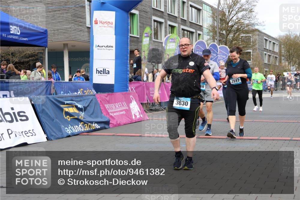 12.04.2026 - 45. Internationalen Wilhelmsburger Insellauf Strokosch-Dieckow http://msf.ph/oto/9461382 12.04.2026 13:18:43 Ziel 2516, 2517, 4031, 3694, 2018, 2961 meine-sportfotos.de