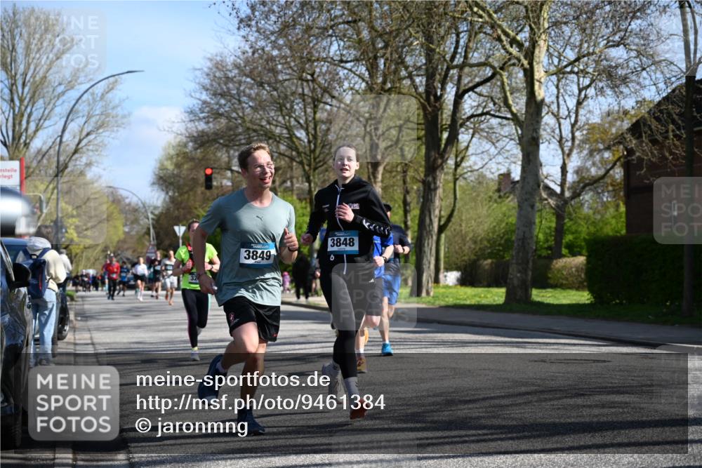 12.04.2026 - 45. Internationalen Wilhelmsburger Insellauf J. Mangold http://msf.ph/oto/9461384 12.04.2026 10:45:55 Ziel 5594, 4481, 4682, 5664, 3172, 2691, 3256, 3848, 3849, 5690, 4182, 2460, 2706, 4357, 3952, 4755, 3480, 5050, 5598, 3635, 4762, 5466, 2596, 3008, 4631, 2841, 5726 meine-sportfotos.de