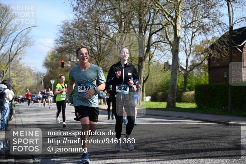 12.04.2026 - 45. Internationalen Wilhelmsburger Insellauf J. Mangold http://msf.ph/oto/9461389 12.04.2026 10:45:56 Ziel 4682, 5664, 3172, 2691, 3256, 3848, 3849, 5690, 4182, 2460, 2706, 4357, 3952, 4755, 3480, 5050, 5598, 3635, 4762, 5466, 2596, 3008, 4631, 2841, 5726, 5562 meine-sportfotos.de