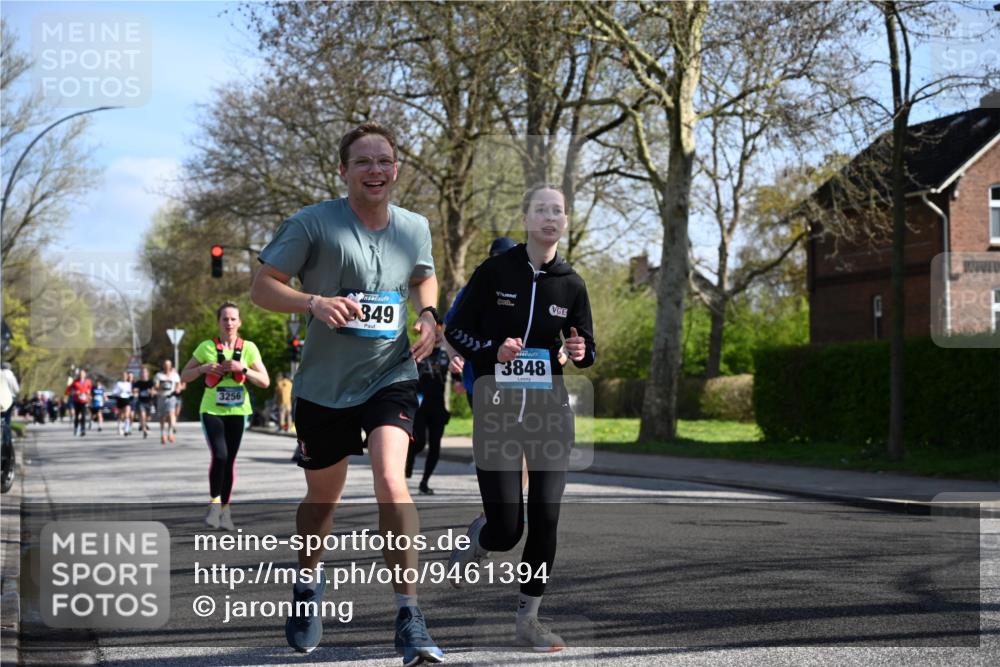 12.04.2026 - 45. Internationalen Wilhelmsburger Insellauf J. Mangold http://msf.ph/oto/9461394 12.04.2026 10:45:56 Ziel 4682, 5664, 3172, 2691, 3256, 3848, 3849, 5690, 4182, 2460, 2706, 4357, 3952, 4755, 3480, 5050, 5598, 3635, 4762, 5466, 2596, 3008, 4631, 2841, 5726, 5562 meine-sportfotos.de