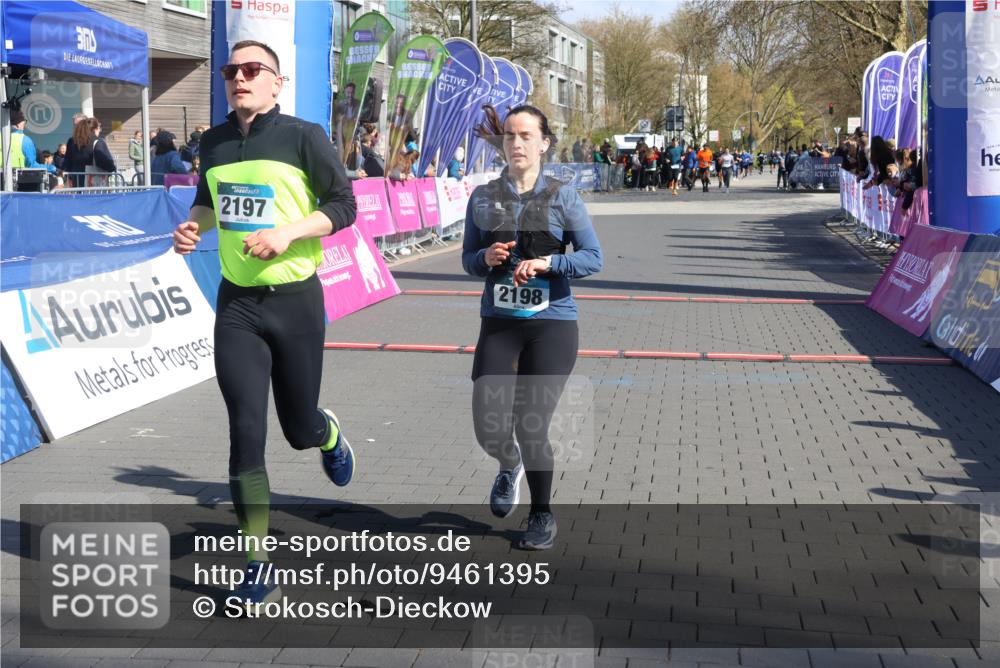 12.04.2026 - 45. Internationalen Wilhelmsburger Insellauf Strokosch-Dieckow http://msf.ph/oto/9461395 12.04.2026 10:51:11 Ziel 2198, 2197 meine-sportfotos.de