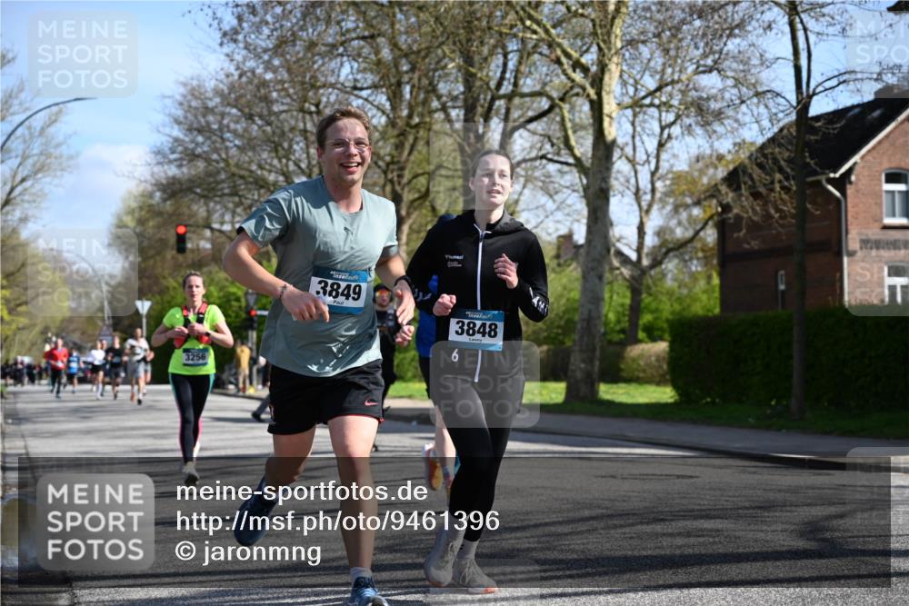 12.04.2026 - 45. Internationalen Wilhelmsburger Insellauf J. Mangold http://msf.ph/oto/9461396 12.04.2026 10:45:56 Ziel 4682, 5664, 3172, 2691, 3256, 3848, 3849, 5690, 4182, 2460, 2706, 4357, 3952, 4755, 3480, 5050, 5598, 3635, 4762, 5466, 2596, 3008, 4631, 2841, 5726, 5562 meine-sportfotos.de