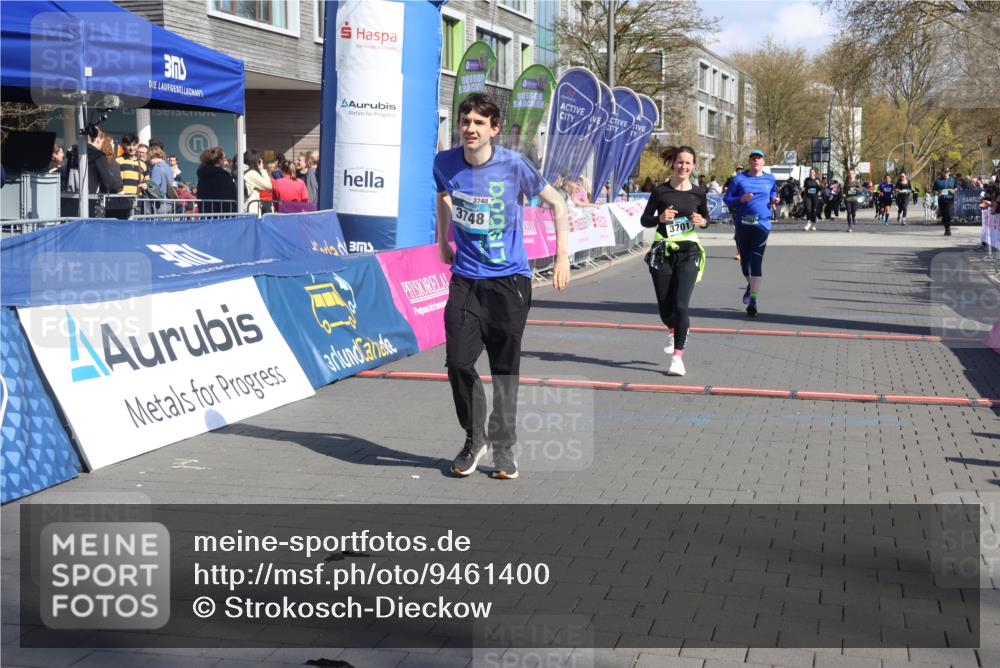12.04.2026 - 45. Internationalen Wilhelmsburger Insellauf Strokosch-Dieckow http://msf.ph/oto/9461400 12.04.2026 11:09:22 Ziel 4371, 3748, 3701, 2050 meine-sportfotos.de