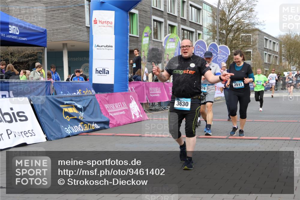 12.04.2026 - 45. Internationalen Wilhelmsburger Insellauf Strokosch-Dieckow http://msf.ph/oto/9461402 12.04.2026 13:18:42 Ziel 2516, 2517, 4031, 3694, 2018 meine-sportfotos.de