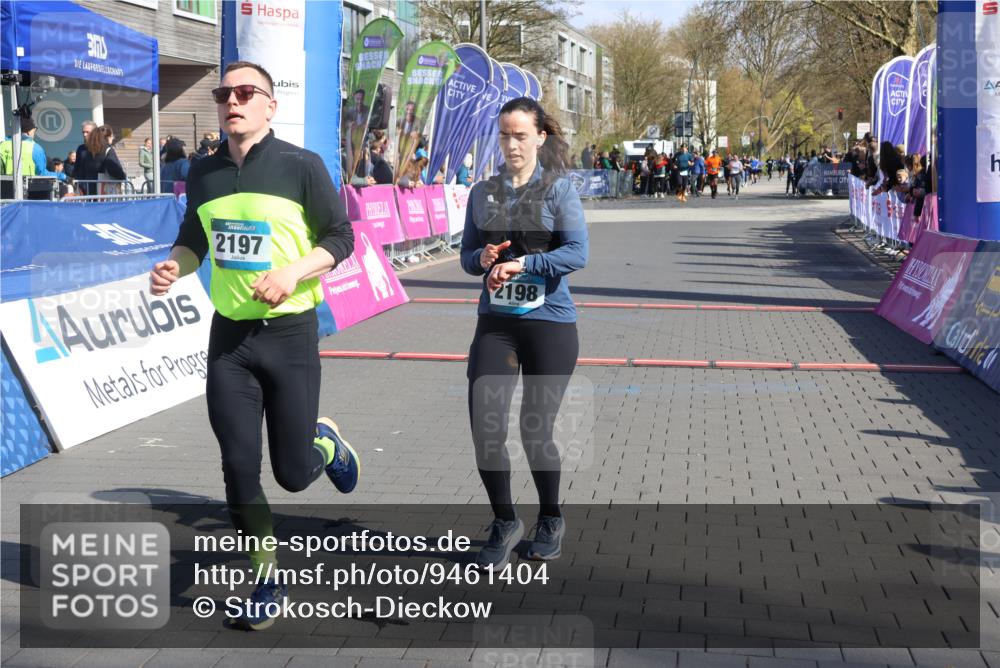 12.04.2026 - 45. Internationalen Wilhelmsburger Insellauf Strokosch-Dieckow http://msf.ph/oto/9461404 12.04.2026 10:51:11 Ziel 2198, 2197 meine-sportfotos.de