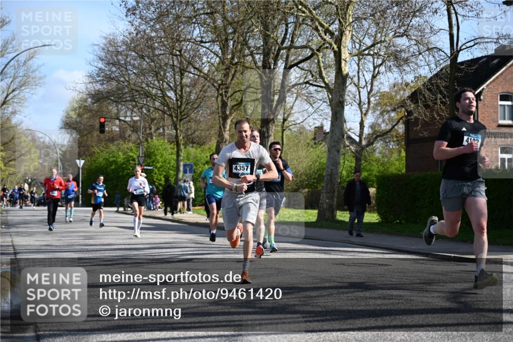 12.04.2026 - 45. Internationalen Wilhelmsburger Insellauf J. Mangold http://msf.ph/oto/9461420 12.04.2026 10:46:05 Ziel 3172, 2691, 3256, 3848, 3849, 5690, 4182, 2460, 2706, 4357, 3952, 4755, 3480, 5050, 5598, 3635, 4762, 5466, 2596, 3008, 4631, 2841, 2841, 5726, 5562, 3484, 4331, 3553, 3713, 3860, 5538, 4706 meine-sportfotos.de