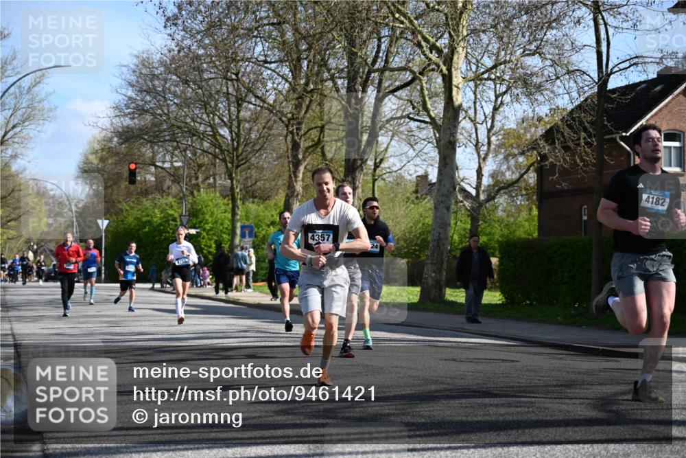 12.04.2026 - 45. Internationalen Wilhelmsburger Insellauf J. Mangold http://msf.ph/oto/9461421 12.04.2026 10:46:05 Ziel 3172, 2691, 3256, 3848, 3849, 5690, 4182, 2460, 2706, 4357, 3952, 4755, 3480, 5050, 5598, 3635, 4762, 5466, 2596, 3008, 4631, 2841, 2841, 5726, 5562, 3484, 4331, 3553, 3713, 3860, 5538, 4706 meine-sportfotos.de