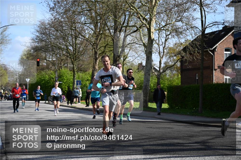 12.04.2026 - 45. Internationalen Wilhelmsburger Insellauf J. Mangold http://msf.ph/oto/9461424 12.04.2026 10:46:05 Ziel 3172, 2691, 3256, 3848, 3849, 5690, 4182, 2460, 2706, 4357, 3952, 4755, 3480, 5050, 5598, 3635, 4762, 5466, 2596, 3008, 4631, 2841, 2841, 5726, 5562, 3484, 4331, 3553, 3713, 3860, 5538, 4706 meine-sportfotos.de