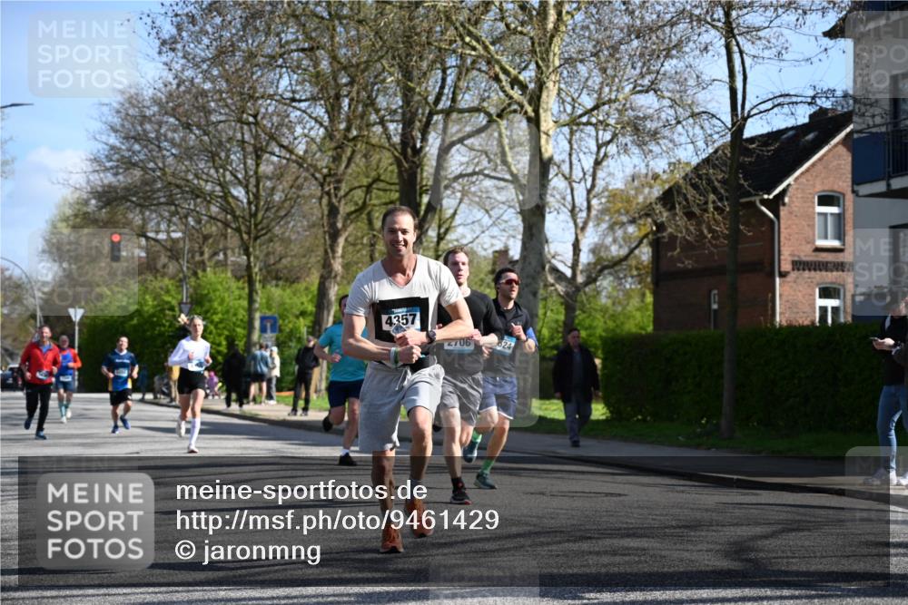 12.04.2026 - 45. Internationalen Wilhelmsburger Insellauf J. Mangold http://msf.ph/oto/9461429 12.04.2026 10:46:05 Ziel 3172, 2691, 3256, 3848, 3849, 5690, 4182, 2460, 2706, 4357, 3952, 4755, 3480, 5050, 5598, 3635, 4762, 5466, 2596, 3008, 4631, 2841, 2841, 5726, 5562, 3484, 4331, 3553, 3713, 3860, 5538, 4706 meine-sportfotos.de