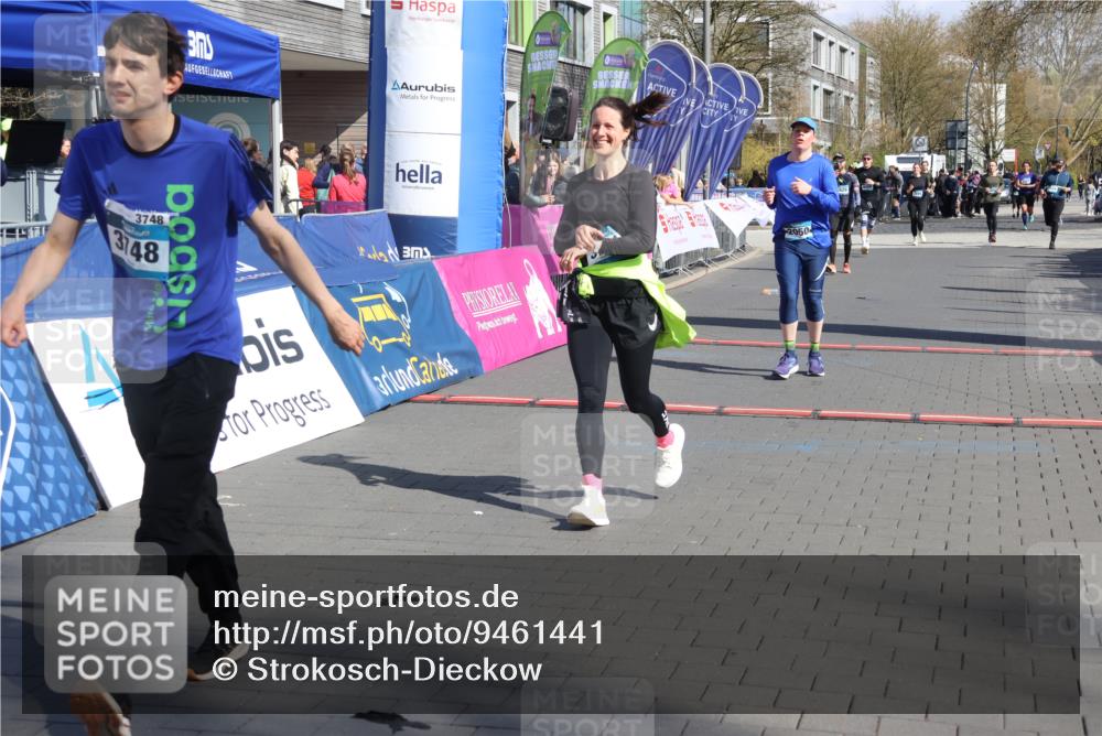 12.04.2026 - 45. Internationalen Wilhelmsburger Insellauf Strokosch-Dieckow http://msf.ph/oto/9461441 12.04.2026 11:09:24 Ziel 3748, 3701, 2050 meine-sportfotos.de