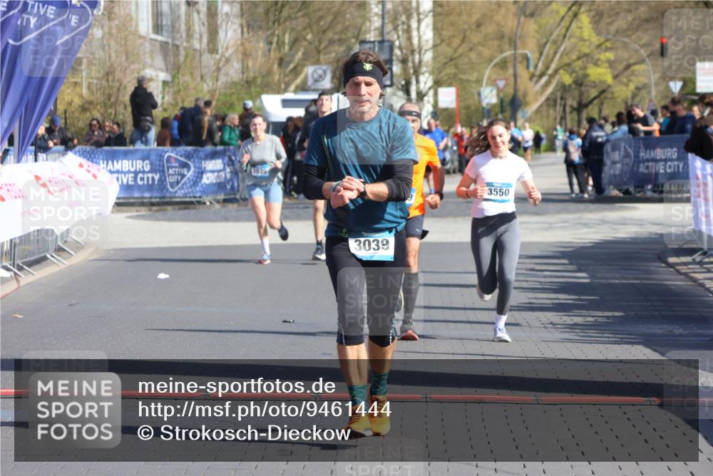 12.04.2026 - 45. Internationalen Wilhelmsburger Insellauf Strokosch-Dieckow http://msf.ph/oto/9461444 12.04.2026 10:51:22 Ziel 3039, 3550, 4659 meine-sportfotos.de