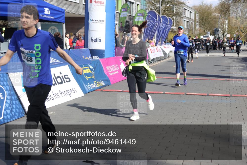 12.04.2026 - 45. Internationalen Wilhelmsburger Insellauf Strokosch-Dieckow http://msf.ph/oto/9461449 12.04.2026 11:09:24 Ziel 3748, 3701, 2050 meine-sportfotos.de