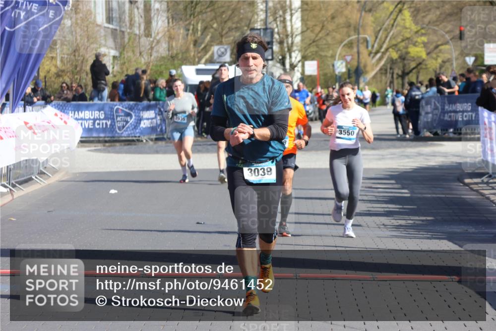 12.04.2026 - 45. Internationalen Wilhelmsburger Insellauf Strokosch-Dieckow http://msf.ph/oto/9461452 12.04.2026 10:51:22 Ziel 3039, 3550, 4659 meine-sportfotos.de
