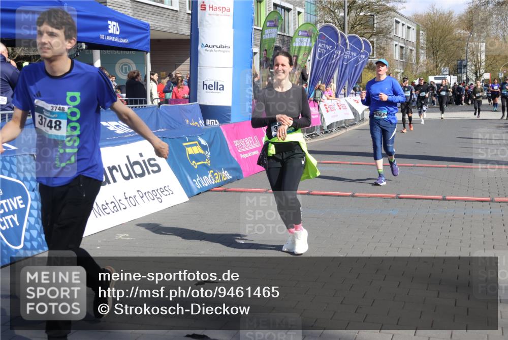 12.04.2026 - 45. Internationalen Wilhelmsburger Insellauf Strokosch-Dieckow http://msf.ph/oto/9461465 12.04.2026 11:09:24 Ziel 3748, 3701, 2050 meine-sportfotos.de