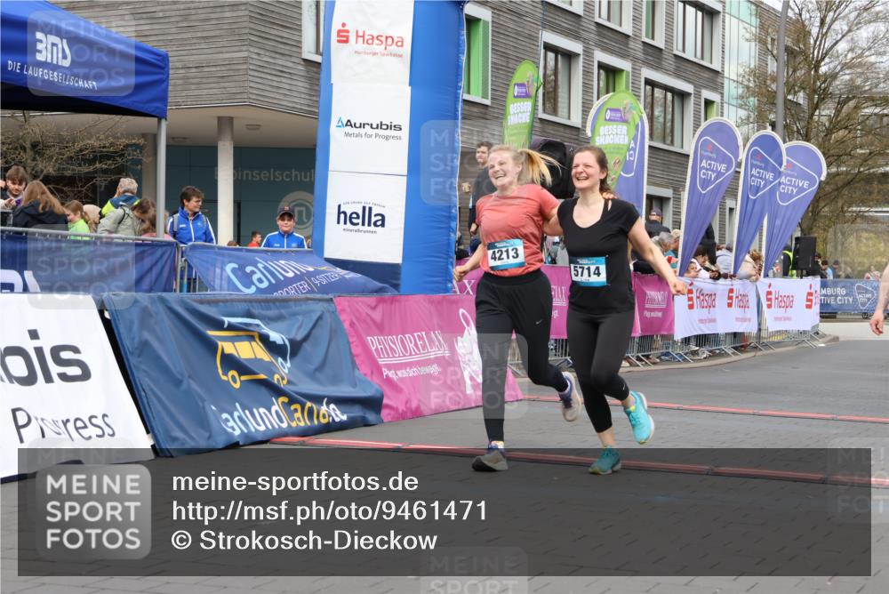 12.04.2026 - 45. Internationalen Wilhelmsburger Insellauf Strokosch-Dieckow http://msf.ph/oto/9461471 12.04.2026 13:18:38 Ziel 3879, 3630, 5714, 4213, 2516, 2517, 4031 meine-sportfotos.de