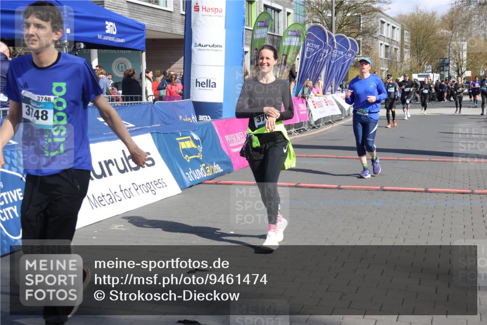 12.04.2026 - 45. Internationalen Wilhelmsburger Insellauf Strokosch-Dieckow http://msf.ph/oto/9461474 12.04.2026 11:09:24 Ziel 3748, 3701, 2050 meine-sportfotos.de