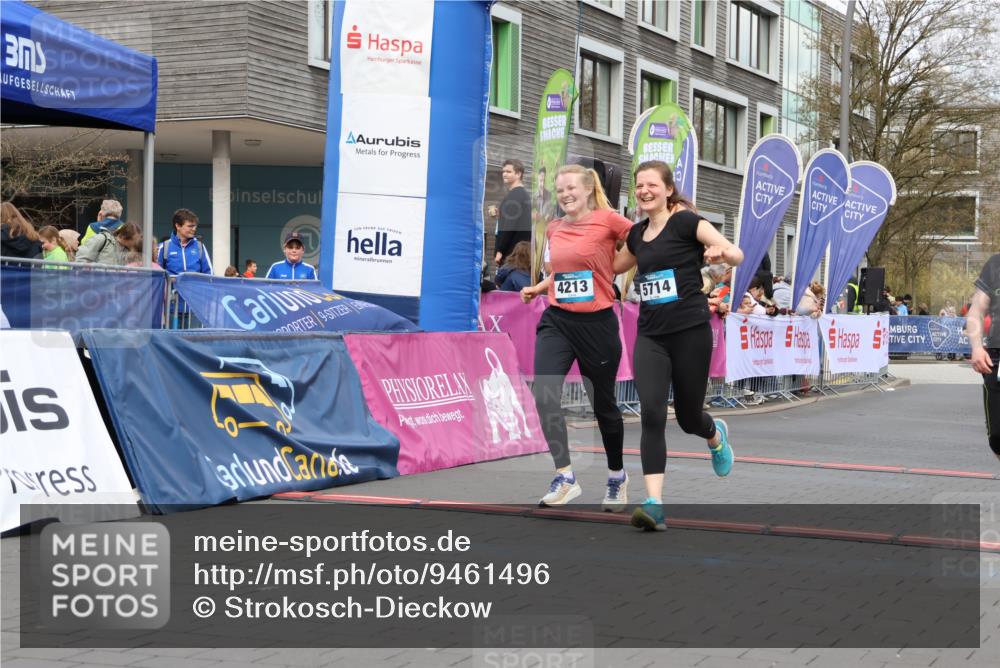 12.04.2026 - 45. Internationalen Wilhelmsburger Insellauf Strokosch-Dieckow http://msf.ph/oto/9461496 12.04.2026 13:18:38 Ziel 3879, 3630, 5714, 4213, 2516, 2517, 4031 meine-sportfotos.de