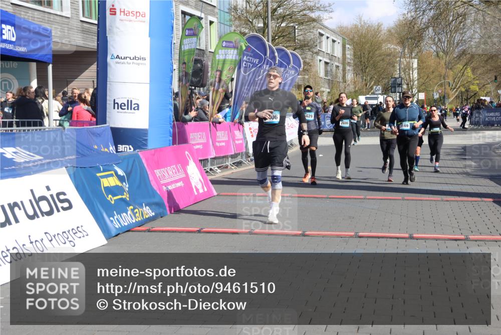 12.04.2026 - 45. Internationalen Wilhelmsburger Insellauf Strokosch-Dieckow http://msf.ph/oto/9461510 12.04.2026 11:09:30 Ziel 4406, 3169, 2699, 3005, 5629 meine-sportfotos.de