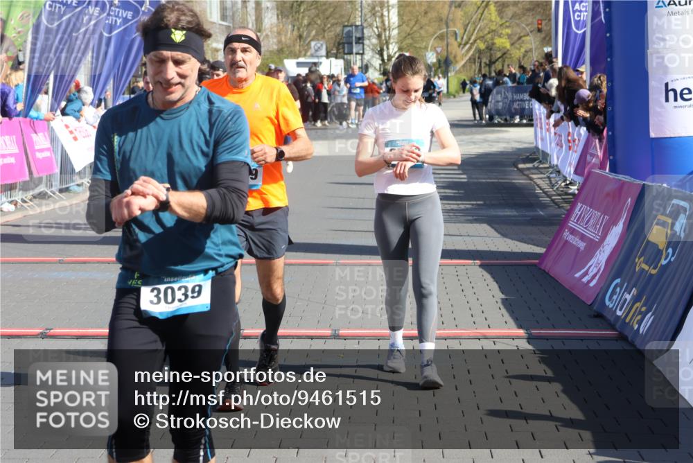 12.04.2026 - 45. Internationalen Wilhelmsburger Insellauf Strokosch-Dieckow http://msf.ph/oto/9461515 12.04.2026 10:51:26 Ziel 3039, 3550, 4659, 2935, 5823 meine-sportfotos.de