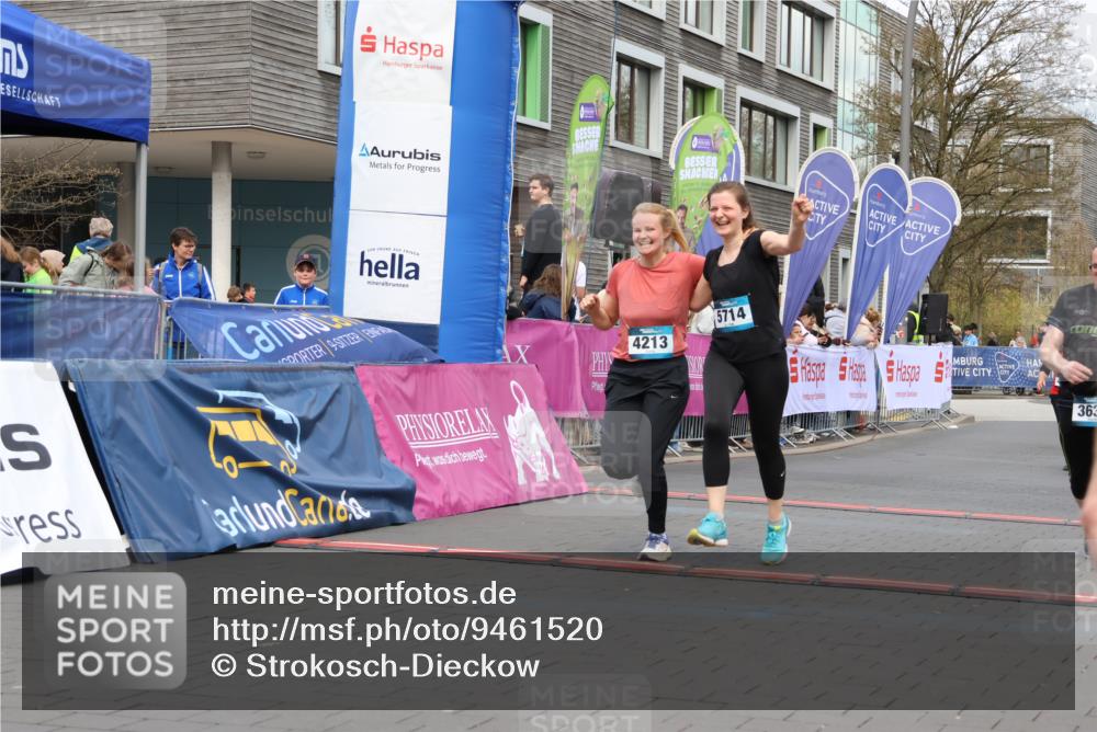 12.04.2026 - 45. Internationalen Wilhelmsburger Insellauf Strokosch-Dieckow http://msf.ph/oto/9461520 12.04.2026 13:18:38 Ziel 3879, 3630, 5714, 4213, 2516, 2517, 4031 meine-sportfotos.de