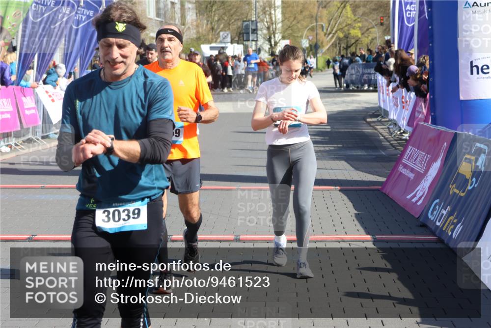 12.04.2026 - 45. Internationalen Wilhelmsburger Insellauf Strokosch-Dieckow http://msf.ph/oto/9461523 12.04.2026 10:51:26 Ziel 3039, 3550, 4659, 2935, 5823 meine-sportfotos.de