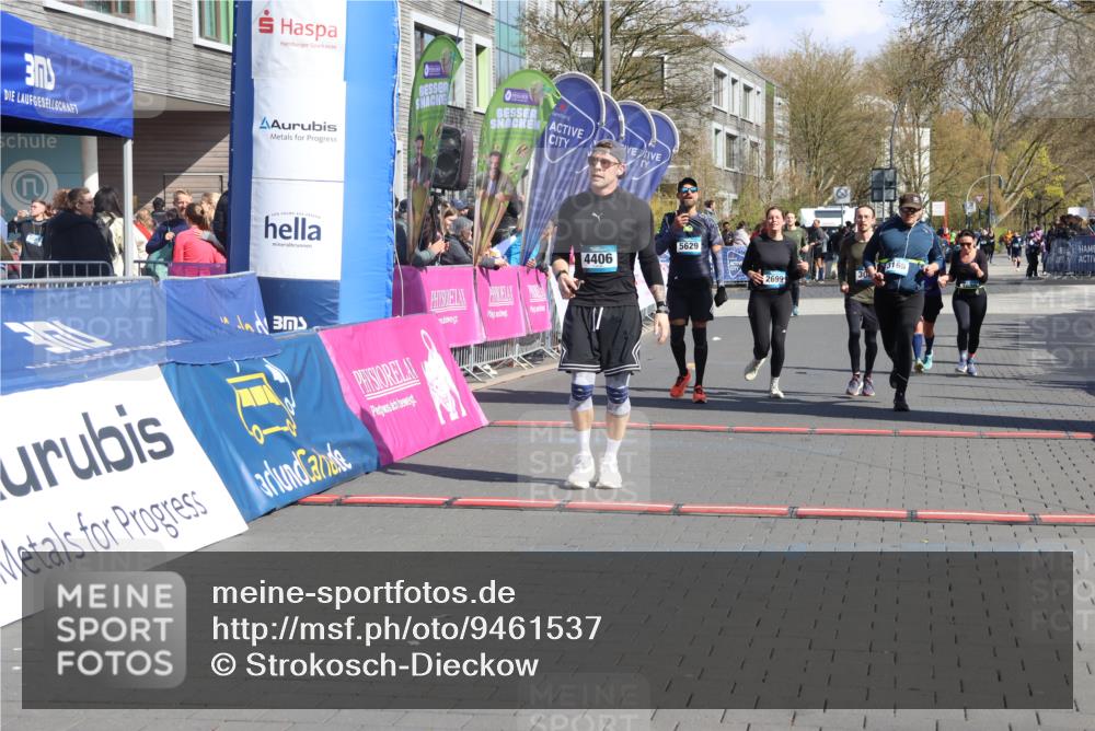 12.04.2026 - 45. Internationalen Wilhelmsburger Insellauf Strokosch-Dieckow http://msf.ph/oto/9461537 12.04.2026 11:09:31 Ziel 4406, 3169, 2699, 3005, 5629, 2620, 2601 meine-sportfotos.de