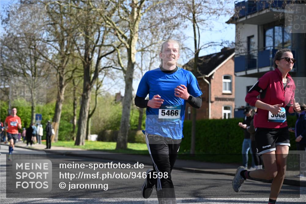 12.04.2026 - 45. Internationalen Wilhelmsburger Insellauf J. Mangold http://msf.ph/oto/9461598 12.04.2026 10:46:28 Ziel 5598, 3635, 4762, 5466, 2596, 3008, 4631, 2841, 5726, 5562, 3484, 4331, 3553, 3713, 3860, 5538, 4706, 4700, 5803, 2206, 5421, 5626, 3493, 3494, 3010, 3854, 2393, 2845, 3332, 3349, 3332, 3349, 4297, 3830, 3098, 5445 meine-sportfotos.de