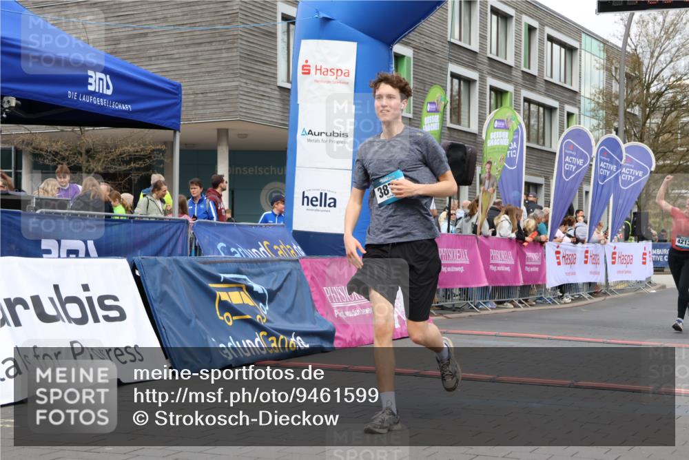 12.04.2026 - 45. Internationalen Wilhelmsburger Insellauf Strokosch-Dieckow http://msf.ph/oto/9461599 12.04.2026 13:18:36 Ziel 3879, 3630, 5714, 4213 meine-sportfotos.de