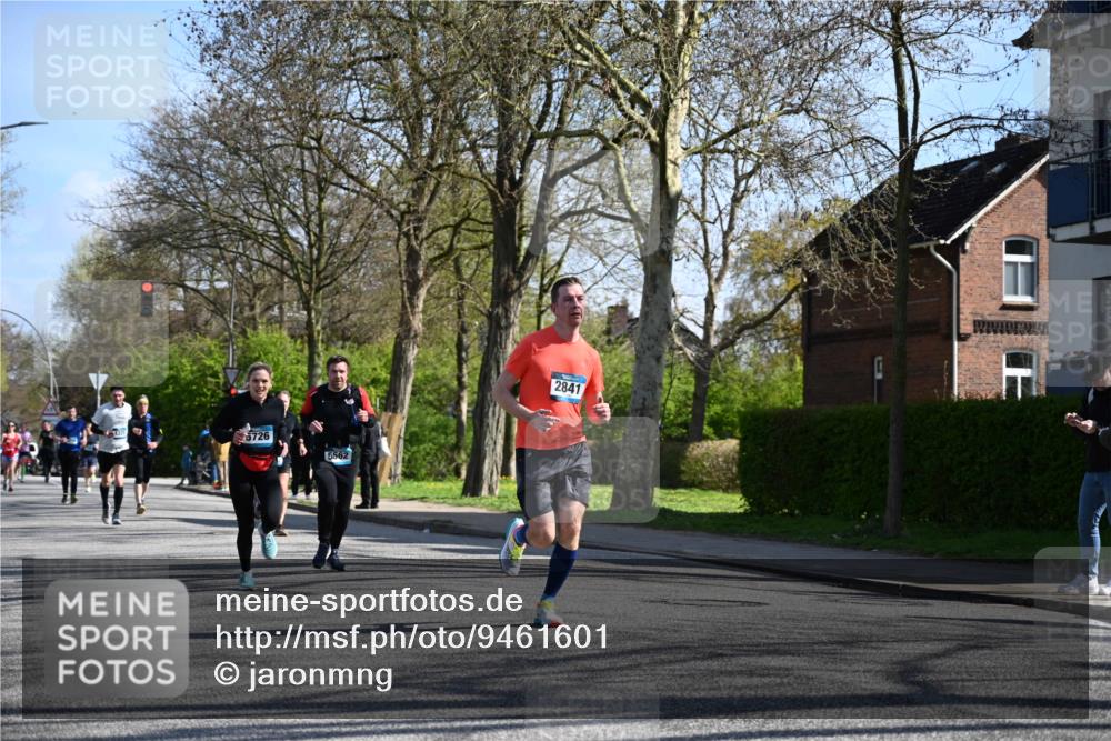 12.04.2026 - 45. Internationalen Wilhelmsburger Insellauf J. Mangold http://msf.ph/oto/9461601 12.04.2026 10:46:30 Ziel 3635, 4762, 5466, 2596, 3008, 4631, 2841, 5726, 5562, 3484, 4331, 3553, 3713, 3860, 5538, 4706, 4700, 4700, 5803, 2206, 5421, 5626, 3493, 3494, 3010, 3854, 2393, 2845, 3332, 3349, 4297, 3830, 3098, 5445, 4992, 3450 meine-sportfotos.de