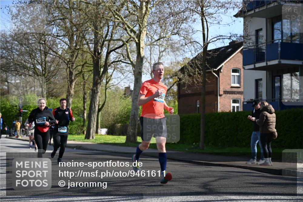 12.04.2026 - 45. Internationalen Wilhelmsburger Insellauf J. Mangold http://msf.ph/oto/9461611 12.04.2026 10:46:31 Ziel 3635, 4762, 5466, 2596, 3008, 4631, 2841, 5726, 5562, 3484, 4331, 3553, 3713, 3860, 5538, 4706, 4700, 5803, 5803, 2206, 5421, 5626, 3493, 3494, 3010, 3854, 2393, 2845, 3332, 3349, 4297, 3830, 3098, 5445, 4992, 3450 meine-sportfotos.de