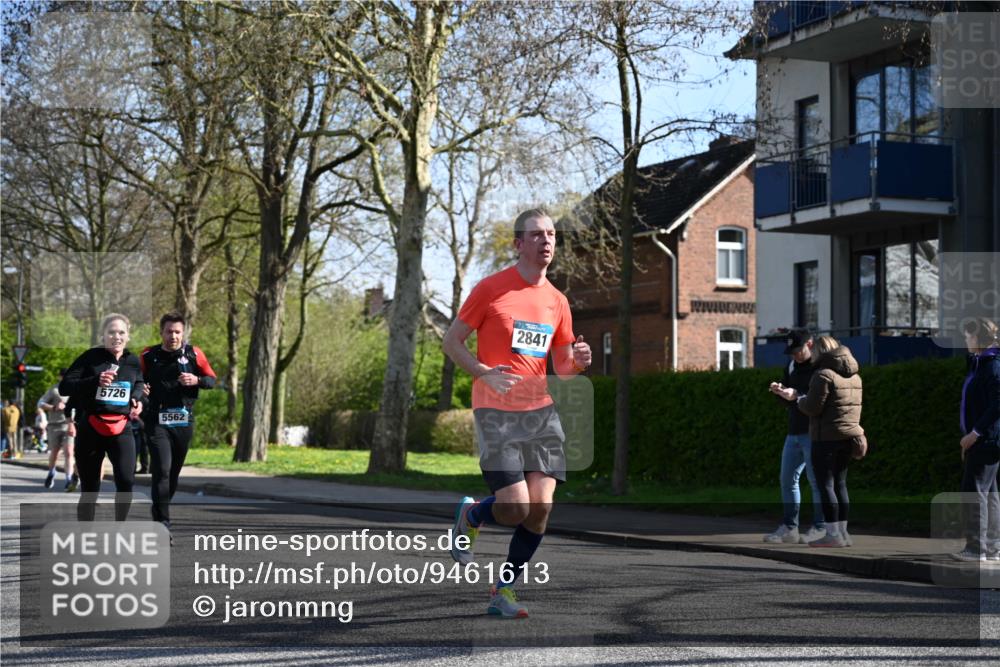 12.04.2026 - 45. Internationalen Wilhelmsburger Insellauf J. Mangold http://msf.ph/oto/9461613 12.04.2026 10:46:31 Ziel 3635, 4762, 5466, 2596, 3008, 4631, 2841, 5726, 5562, 3484, 4331, 3553, 3713, 3860, 5538, 4706, 4700, 5803, 5803, 2206, 5421, 5626, 3493, 3494, 3010, 3854, 2393, 2845, 3332, 3349, 4297, 3830, 3098, 5445, 4992, 3450 meine-sportfotos.de