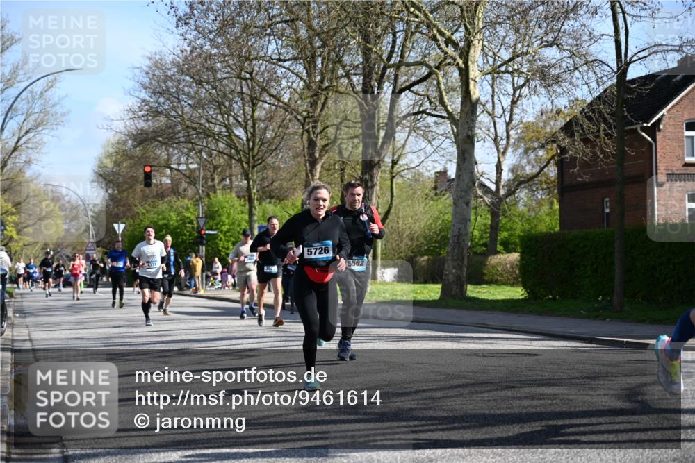 12.04.2026 - 45. Internationalen Wilhelmsburger Insellauf J. Mangold http://msf.ph/oto/9461614 12.04.2026 10:46:32 Ziel 3635, 4762, 5466, 2596, 3008, 4631, 2841, 5726, 5562, 3484, 4331, 3553, 3713, 3860, 5538, 4706, 4700, 5803, 2206, 5421, 5626, 3493, 3494, 3010, 3854, 2393, 2845, 3332, 3349, 4297, 3830, 3098, 5445, 4992, 3450, 5054 meine-sportfotos.de