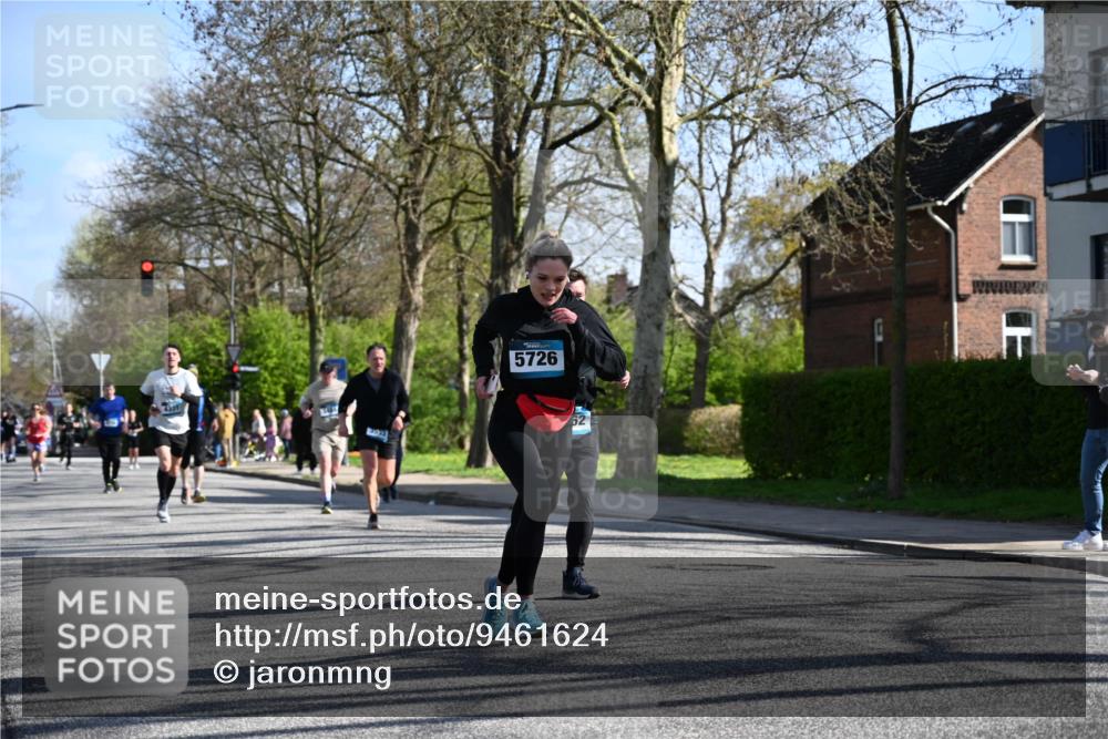 12.04.2026 - 45. Internationalen Wilhelmsburger Insellauf J. Mangold http://msf.ph/oto/9461624 12.04.2026 10:46:32 Ziel 3635, 4762, 5466, 2596, 3008, 4631, 2841, 5726, 5562, 3484, 4331, 3553, 3713, 3860, 5538, 4706, 4700, 5803, 2206, 5421, 5626, 3493, 3494, 3010, 3854, 2393, 2845, 3332, 3349, 4297, 3830, 3098, 5445, 4992, 3450, 5054 meine-sportfotos.de