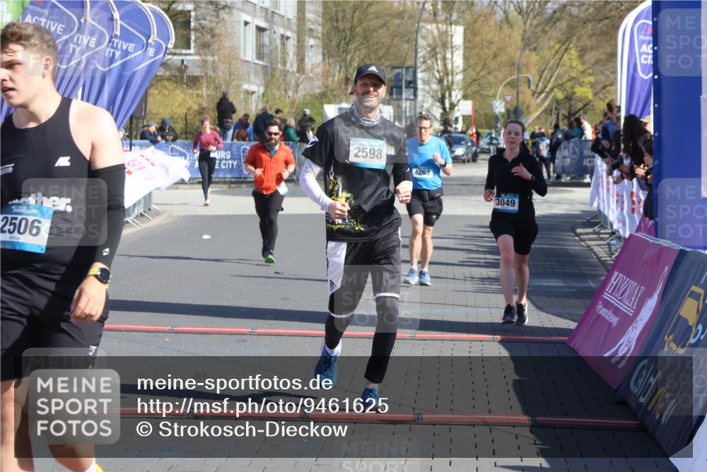 12.04.2026 - 45. Internationalen Wilhelmsburger Insellauf Strokosch-Dieckow http://msf.ph/oto/9461625 12.04.2026 10:51:44 Ziel 3996, 5608, 2598, 3049, 4263 meine-sportfotos.de