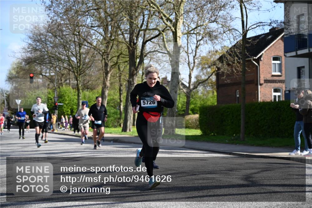 12.04.2026 - 45. Internationalen Wilhelmsburger Insellauf J. Mangold http://msf.ph/oto/9461626 12.04.2026 10:46:32 Ziel 3635, 4762, 5466, 2596, 3008, 4631, 2841, 5726, 5562, 3484, 4331, 3553, 3713, 3860, 5538, 4706, 4700, 5803, 2206, 5421, 5626, 3493, 3494, 3010, 3854, 2393, 2845, 3332, 3349, 4297, 3830, 3098, 5445, 4992, 3450, 5054 meine-sportfotos.de