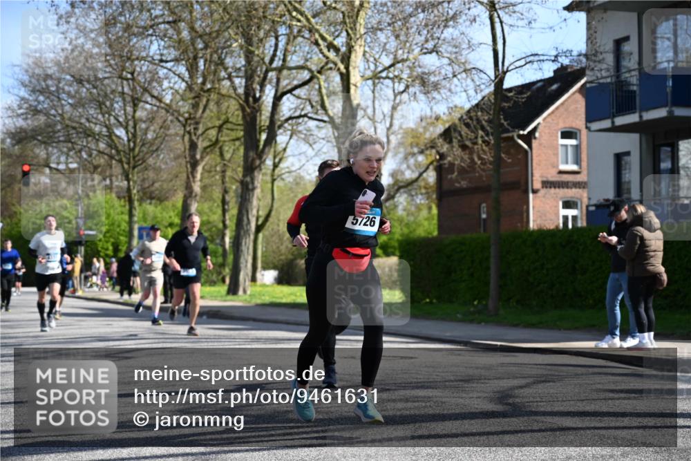 12.04.2026 - 45. Internationalen Wilhelmsburger Insellauf J. Mangold http://msf.ph/oto/9461631 12.04.2026 10:46:33 Ziel 3635, 4762, 5466, 2596, 3008, 4631, 2841, 5726, 5562, 3484, 4331, 3553, 3713, 3860, 5538, 4706, 4700, 5803, 2206, 5421, 5626, 3493, 3494, 3010, 3854, 2393, 2845, 3332, 3349, 4297, 3830, 3098, 5445, 4992, 3450, 5054 meine-sportfotos.de