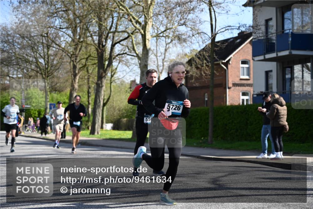 12.04.2026 - 45. Internationalen Wilhelmsburger Insellauf J. Mangold http://msf.ph/oto/9461634 12.04.2026 10:46:33 Ziel 3635, 4762, 5466, 2596, 3008, 4631, 2841, 5726, 5562, 3484, 4331, 3553, 3713, 3860, 5538, 4706, 4700, 5803, 2206, 5421, 5626, 3493, 3494, 3010, 3854, 2393, 2845, 3332, 3349, 4297, 3830, 3098, 5445, 4992, 3450, 5054 meine-sportfotos.de