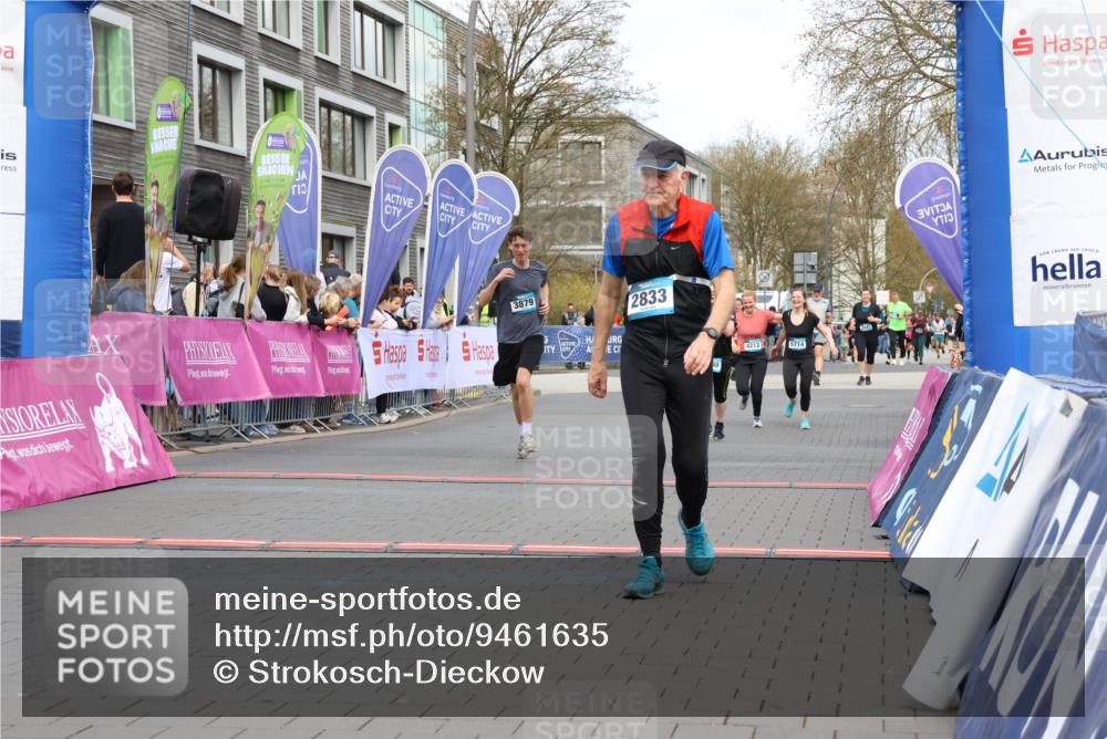 12.04.2026 - 45. Internationalen Wilhelmsburger Insellauf Strokosch-Dieckow http://msf.ph/oto/9461635 12.04.2026 13:18:33 Ziel 4487, 2833, 3879, 3630, 5714, 4213 meine-sportfotos.de