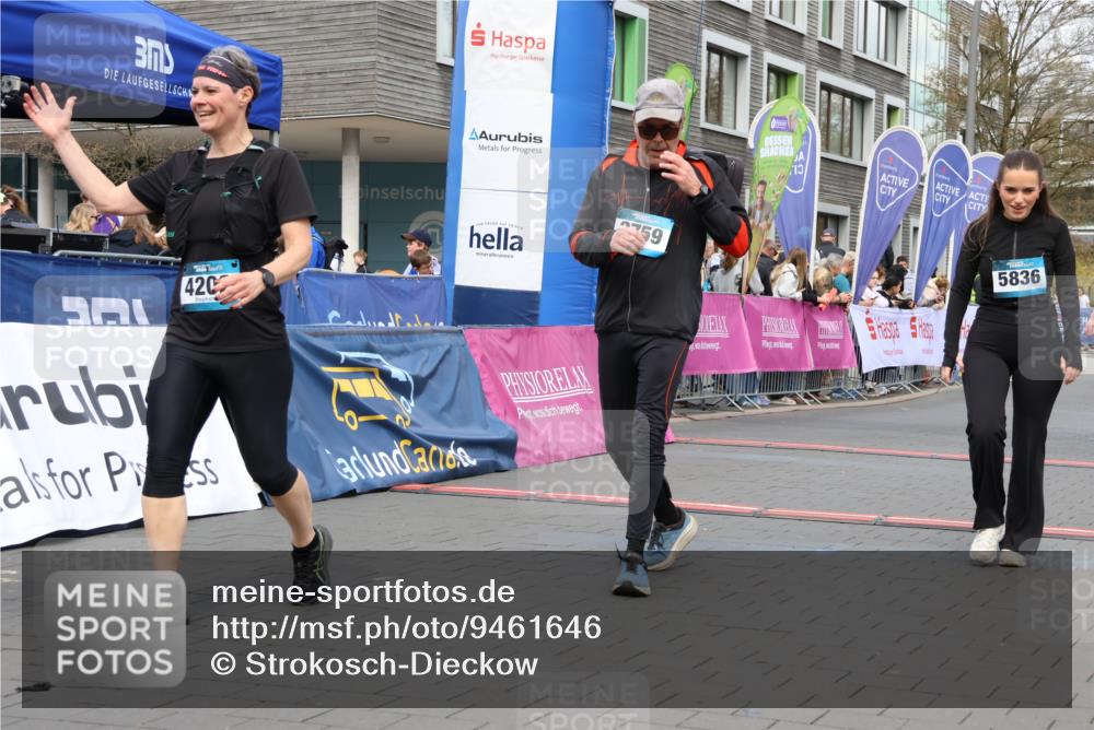 12.04.2026 - 45. Internationalen Wilhelmsburger Insellauf Strokosch-Dieckow http://msf.ph/oto/9461646 12.04.2026 13:18:29 Ziel 4203, 4202, 5836, 2759, 4487, 2833 meine-sportfotos.de